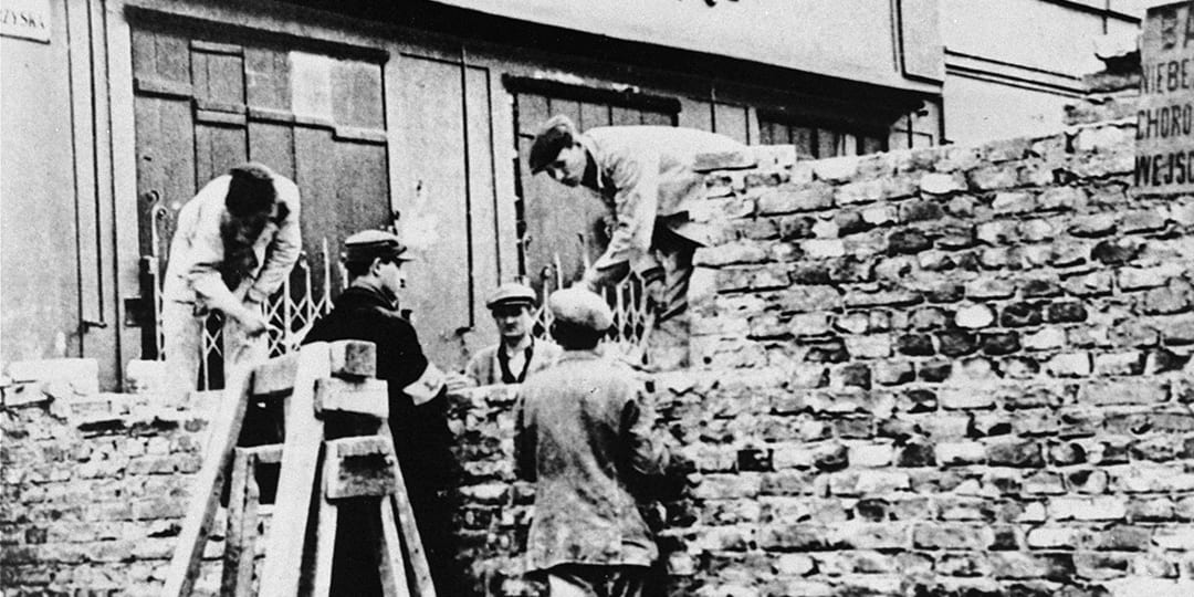 Polish and Jewish laborers construct a wall that separated the Warsaw Ghetto from the rest of the city, November 1940-June 1941. (Photo: United States Holocaust Memorial Museum, courtesy of Leopold Page Photographic Collection)